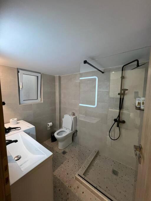 Cozy New Apartment Nearby Metro Афіни Екстер'єр фото